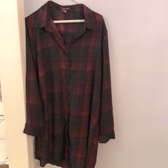 Long length button up top, red/black check pattern size L - Picture 1 of 6